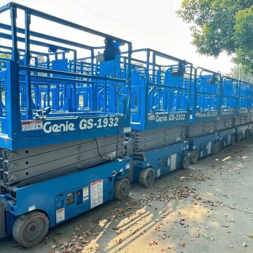 Xe nâng người dạng cắt kéo: Chiều cao làm việc từ 6 - 18m